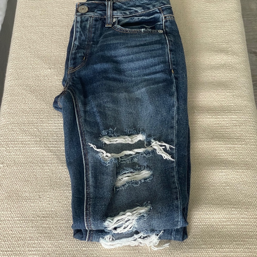 American eagle tomgirl distressed jean